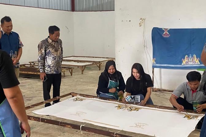 Bupati Murung Raya Kunjungi Sentra IKM Danau Usung