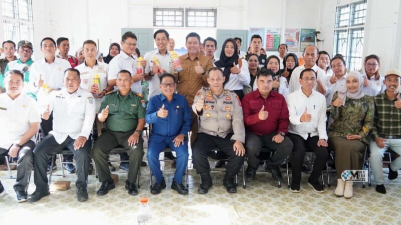 Bupati Mura Heriyus Serahkan Bantuan Herbisida Kepada 161 Poktan