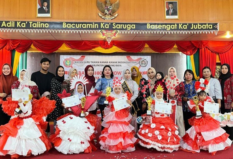 Dukungan Wakil Ketua I DPRD Murung Raya dalam Lomba Fashion Show Anak TK