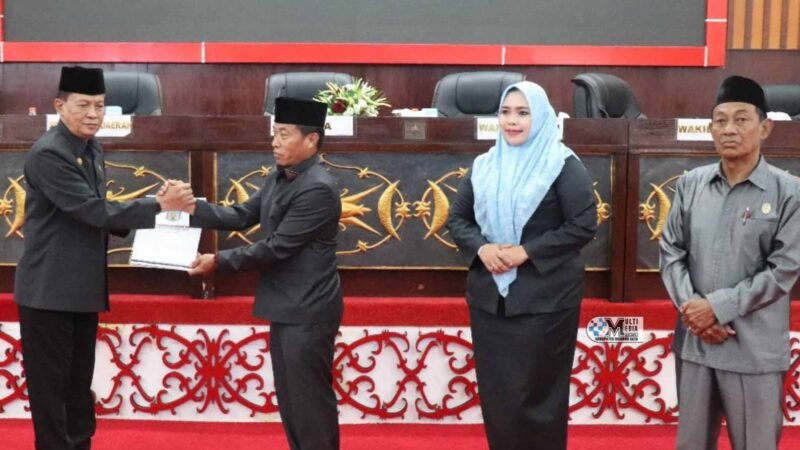 Rapat Paripurna DPRD Mura Penyerahan Tiga Buah Raperda