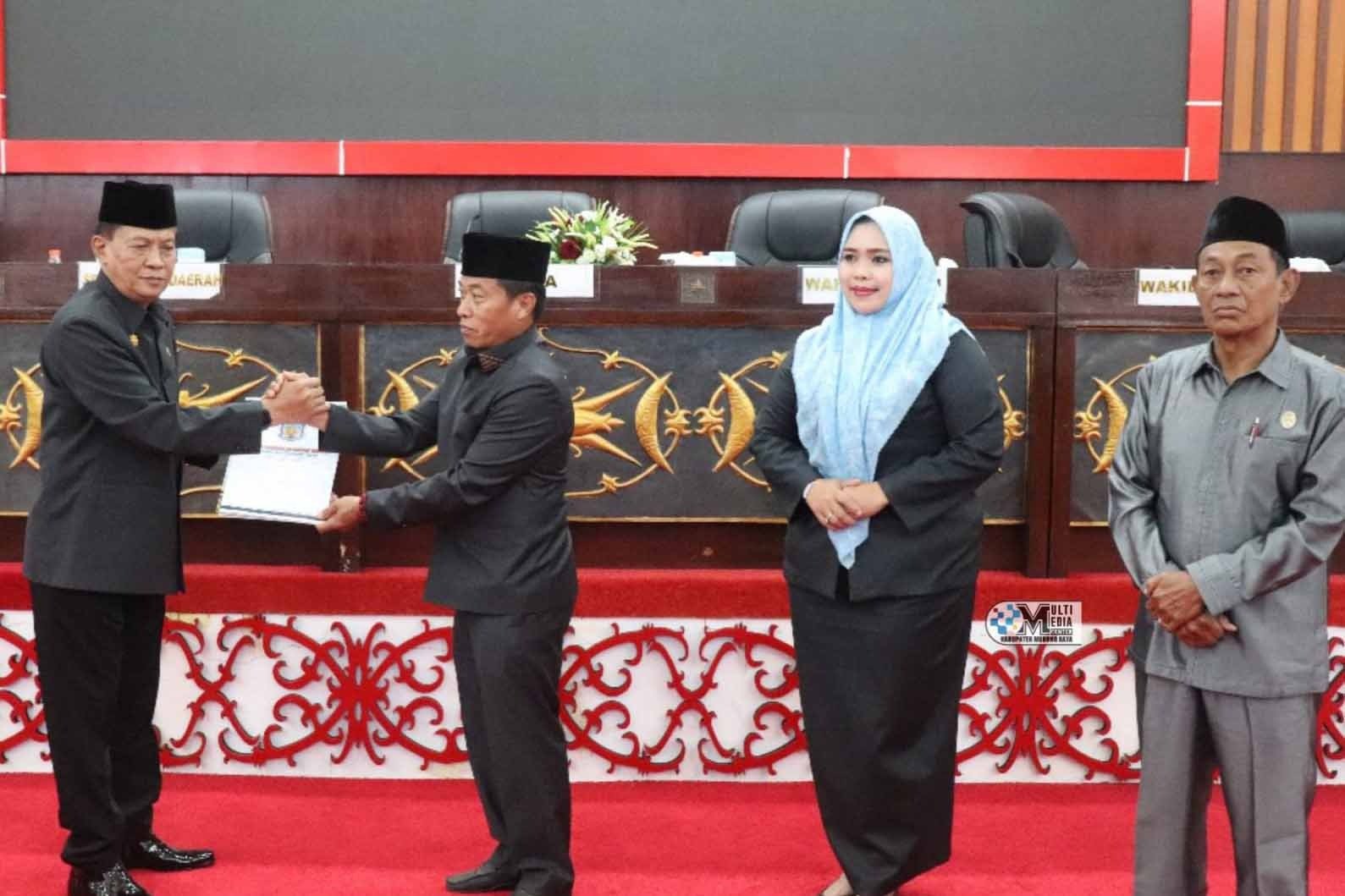 Rapat Paripurna DPRD Mura Penyerahan Tiga Buah Raperda