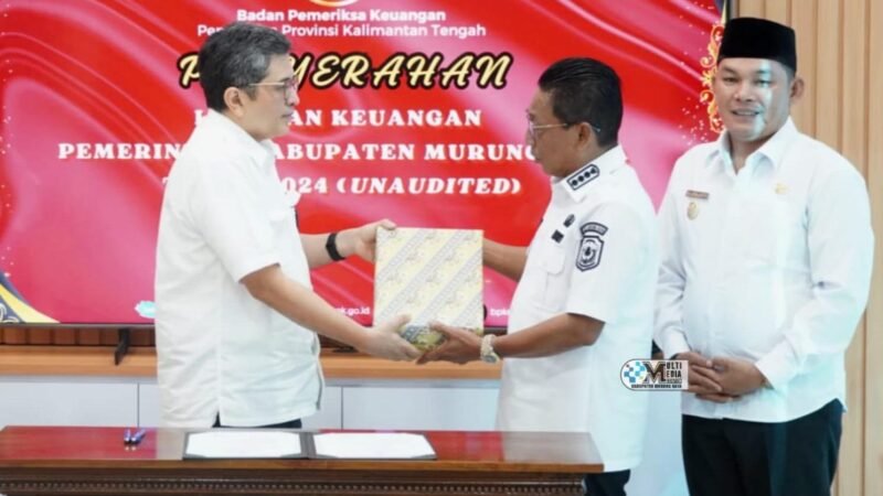 Penyerahan LKPD oleh Bupati Mura ke BPK RI Perwakilan Kalteng
