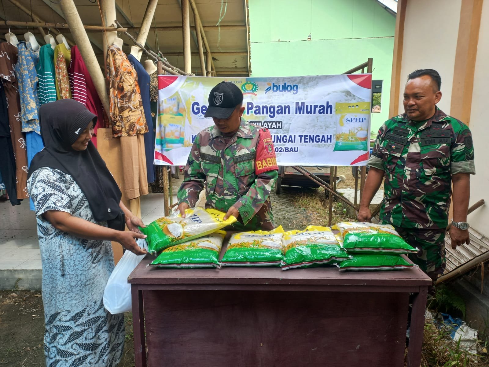 Salurkan Beras Murah, Kodim 1002/HST Dukung Pemerintah Stabilisasi Pasokan dan Harga Pangan