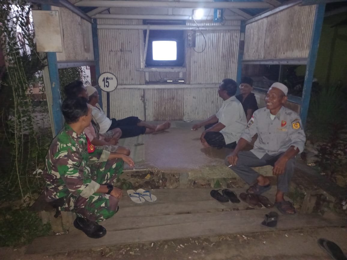 Jaga Kamtibmas, Babinsa Koramil 1002-06/Barabai Laksanakan Ronda Poskamling