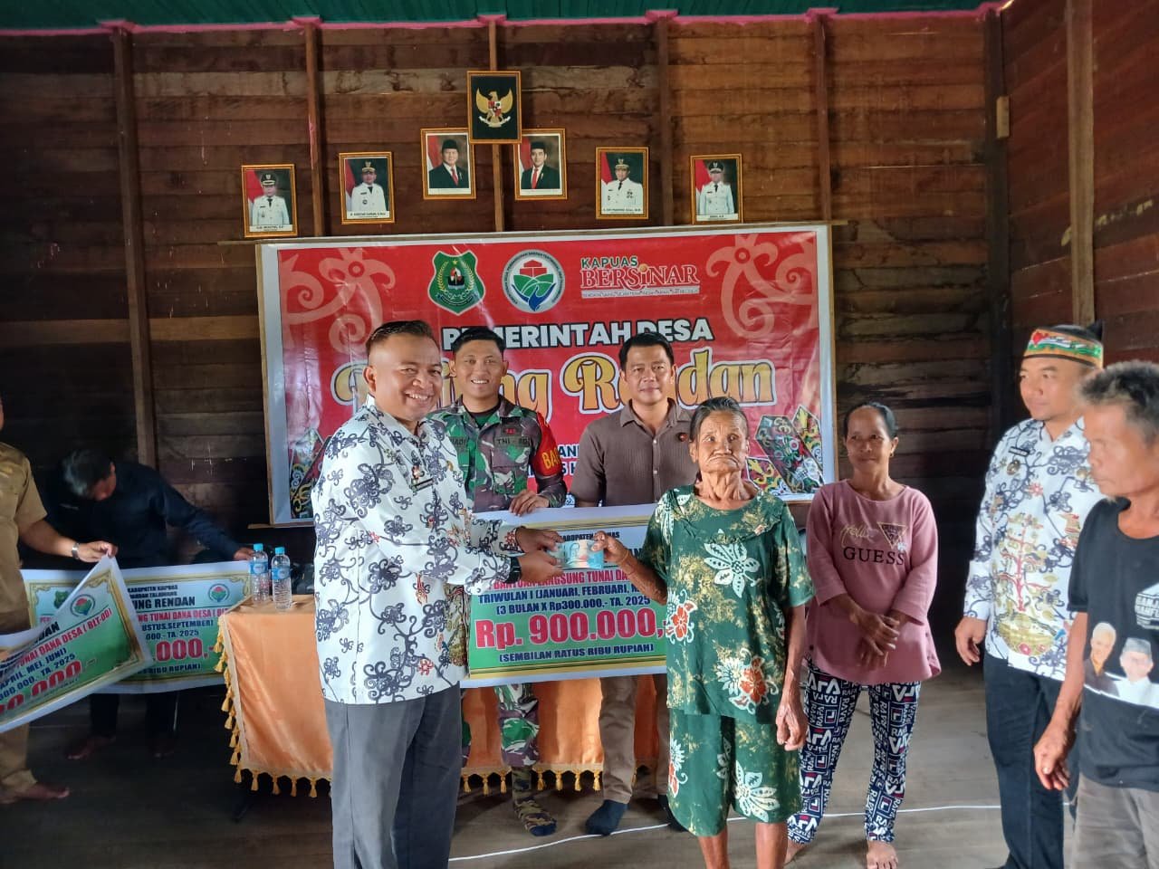 Pemdes Tanjung Rendan Salurkan BLT