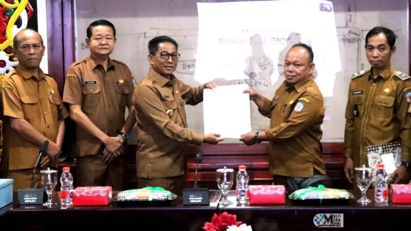 Bupati Mura Secara Simbolis Serahkan Sertifikat Koperasi Merah Putih