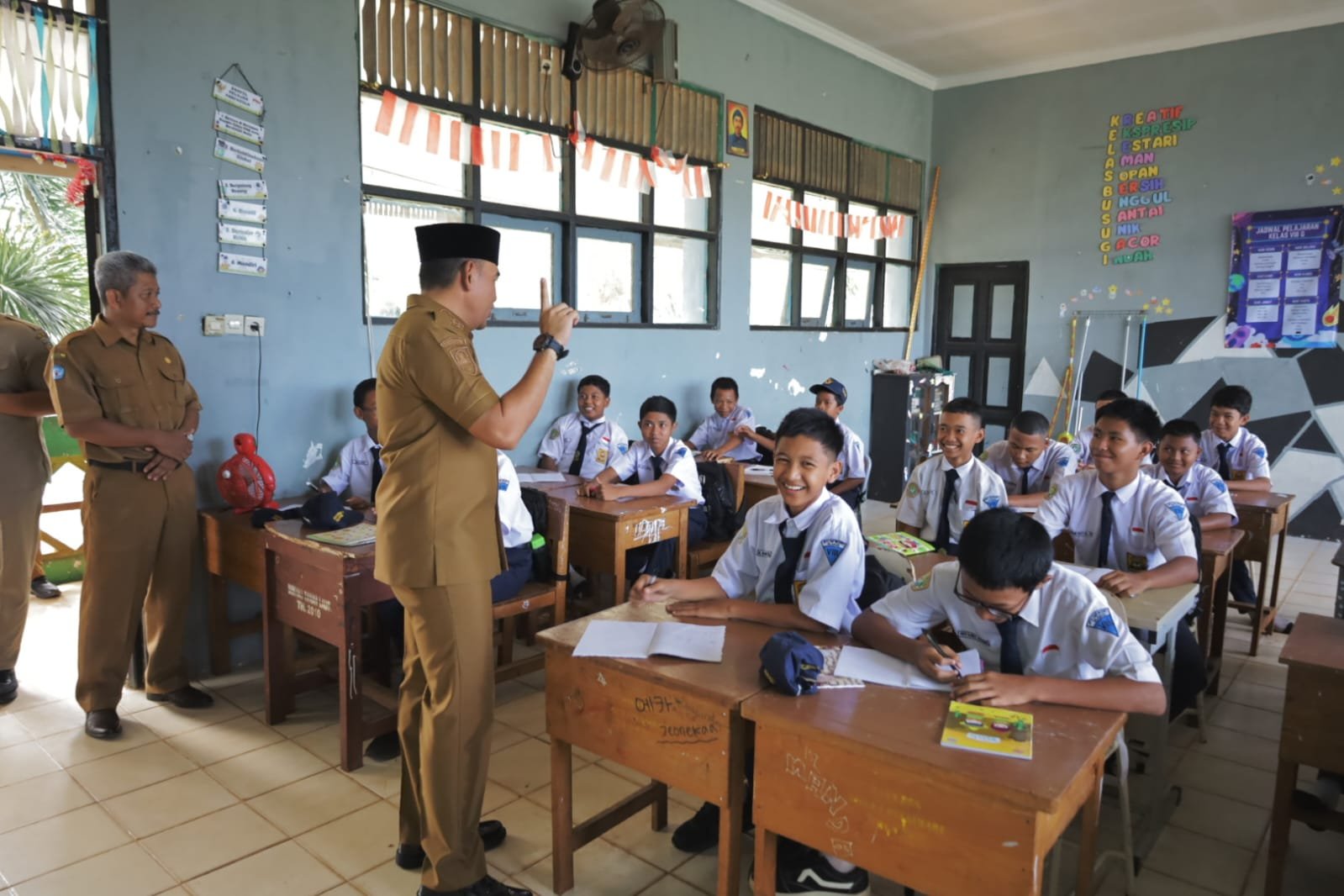 Bupati Tala Sambangi SMPN 1 dan SMPN 4, Kagetkan Dewan Guru dan Siswa