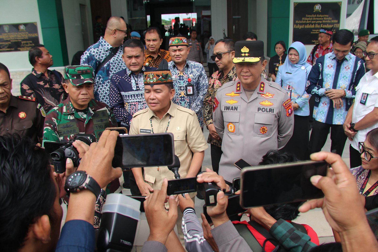 Kapolda Kalteng Hadiri Bakti Sosial HUT ke-80 TNI Bersama Gubernur Kalteng