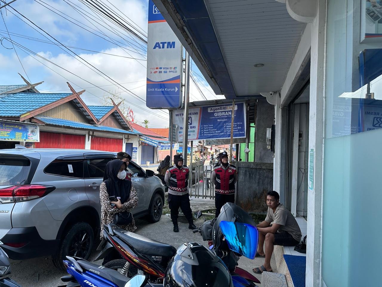 Polwan Patroli Dialogis Sasar Pusat Keramaian Kota Kuala Kurun