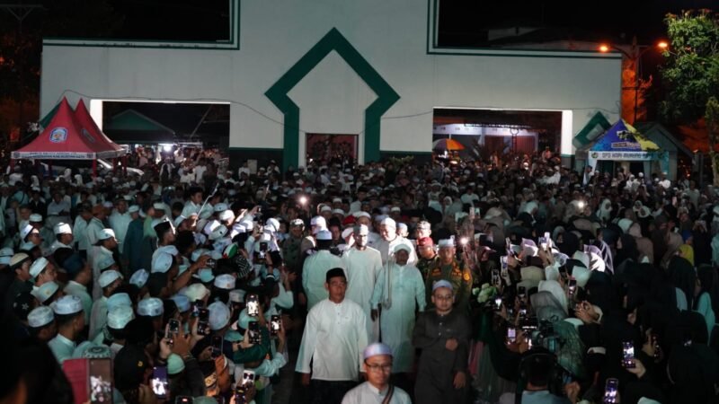 Ribuan Masyarakat Hadiri Tabligh Akbar dan Murung Raya Bershalawat