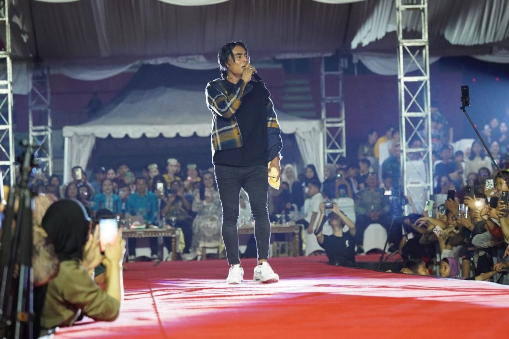 Meriah!, Penampilan Charly Van Houten pada Malam Hiburan Harjad Kabupaten Mura Ke-23