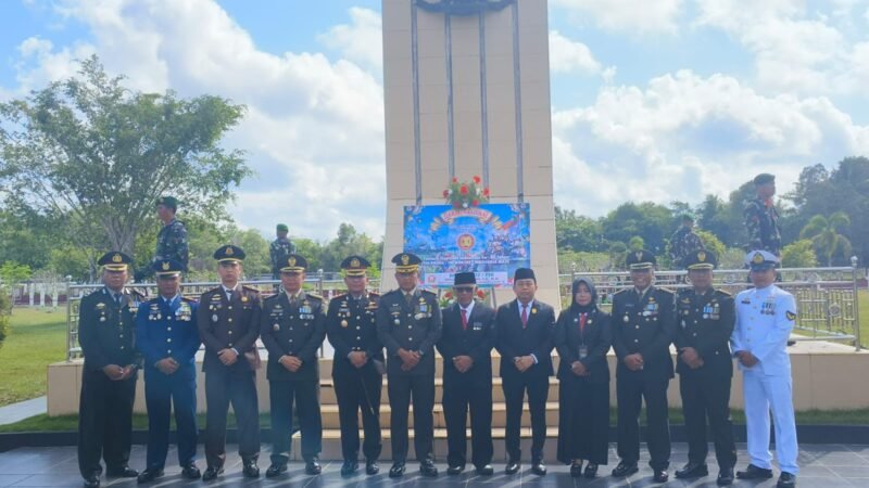 Jelang HUT TNI, Ketua DPRD Kotim Hadiri Ziarah di TMP Batarung