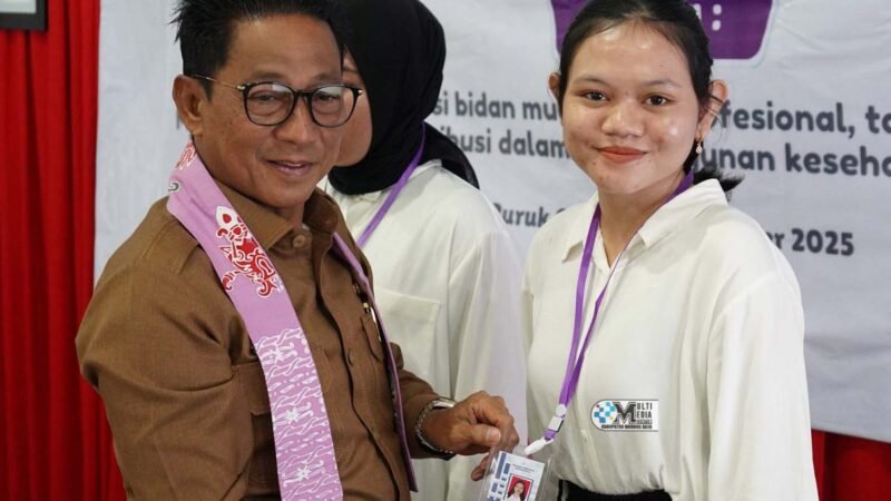 Buka PKKMB Akbid Mura, Bupati Tekankan Pentingnya Tenaga Kesehatan yang Berkualitas