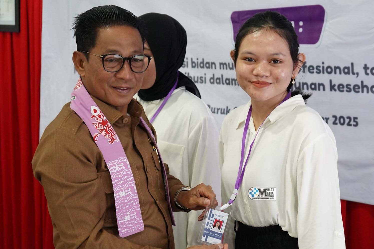 Buka PKKMB Akbid Mura, Bupati Tekankan Pentingnya Tenaga Kesehatan yang Berkualitas