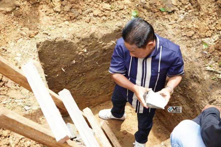 Bupati Mura Lakukan Peletakan Batu Pertama Pembangunan Pastori GPdI Bethesda