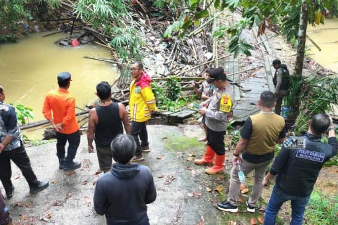Gerak Cepat Bupati Mura Tinjau Jembatan Rusak Terdampak Banjir dan Longsor