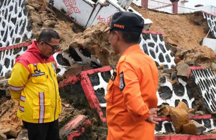 Komitmen Bupati Mura Akan Secepatnya Perbaiki Fasilitas Terdampak Banjir dan Longsor