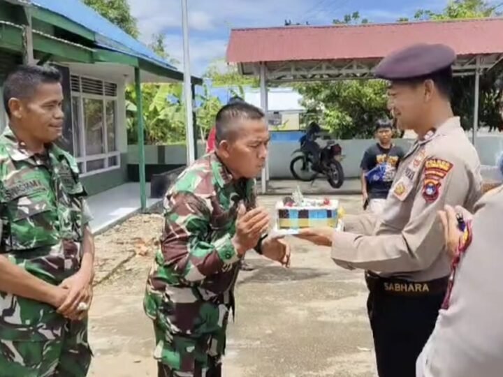 Beri Kejutan HUT ke-80 TNI, Kapolsek LAU Kunjungi Koramil 1002-08