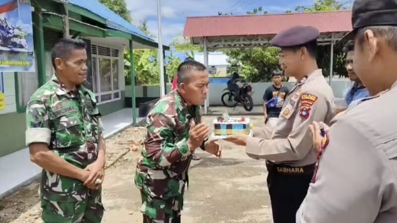 Beri Kejutan HUT ke-80 TNI, Kapolsek LAU Kunjungi Koramil 1002-08