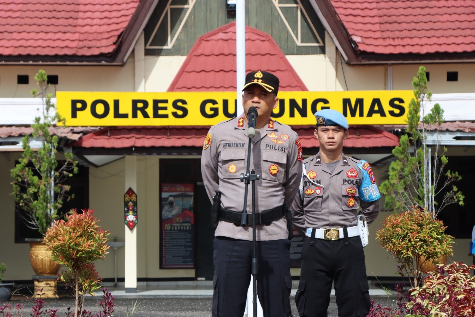 Kapolres Gumas Pimpin Apel Akbar Kebangsaan Bersama Buruh, Pekerja dan Ormas