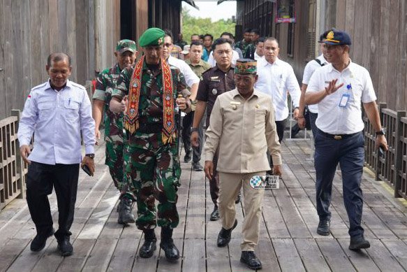 Sambut Kedatangan Danyonif TP 883, Bupati Mura : Pemda siap Bersinergi Dukung Program Pembangunan