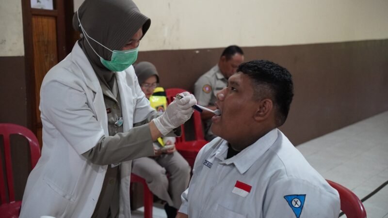 Wujudkan Visi Asta Cita, Rumkit Bhayangkara Laksanakan Pemeriksaan Kesehatan untuk Siswa 
