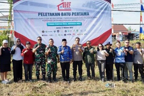 Wagub Mura Laksanakan Peletakan Batu Pertama Koperasi Merah di Kabupaten Mura