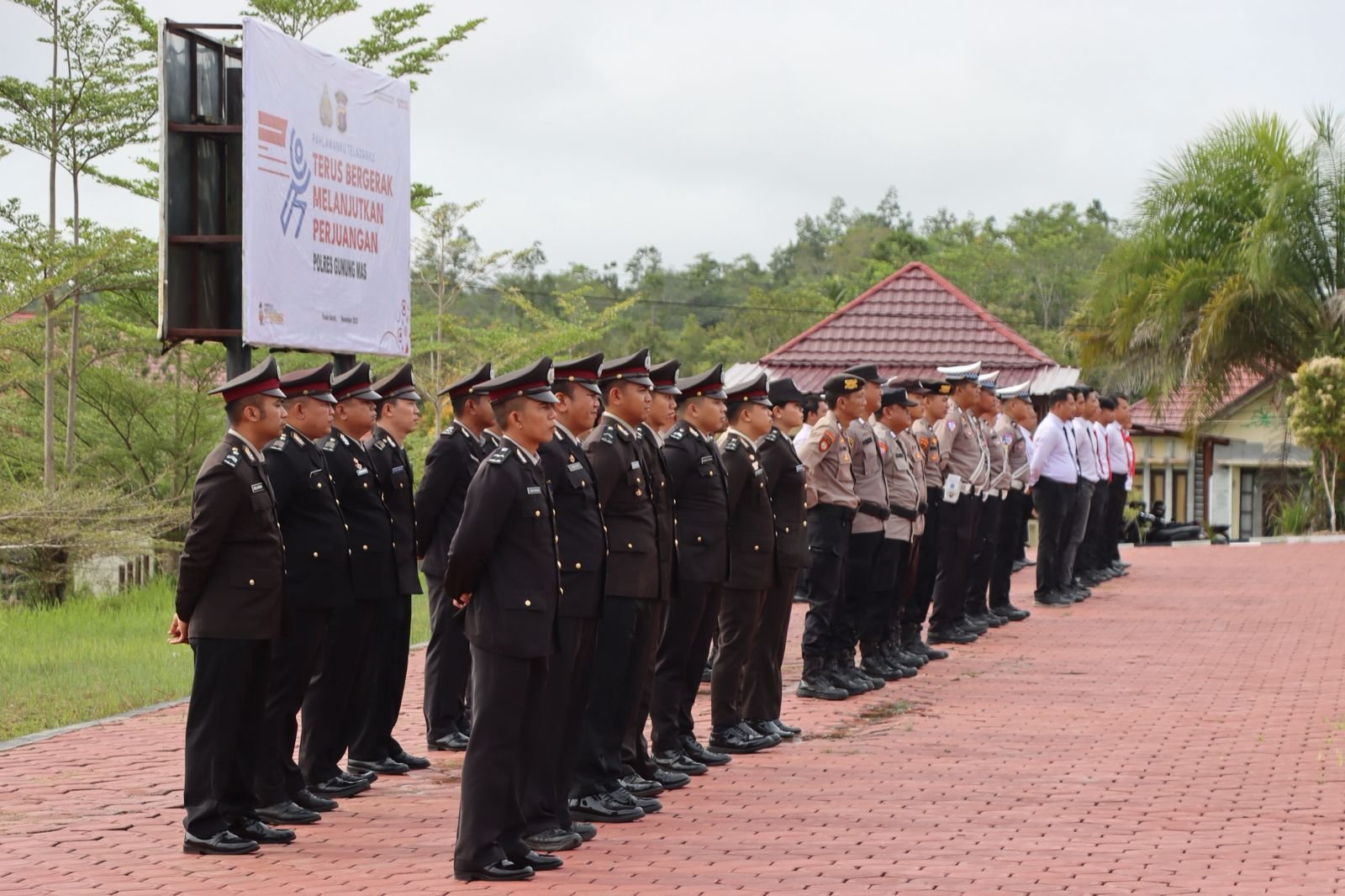 Kapolres Gumas Ajak Personel Teladani Tiga Nilai Kepahlawanan