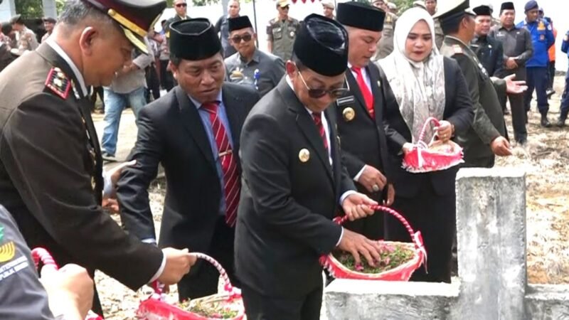 Peringatan Hari Pahlawan, Bupati Mura Inspektur Upacara Ziarah di TMP