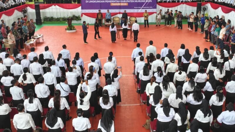 Bupati Murung Raya Serahkan Secara Simbolis SK Pengangkatan Ribuan PPPK Paruh Waktu