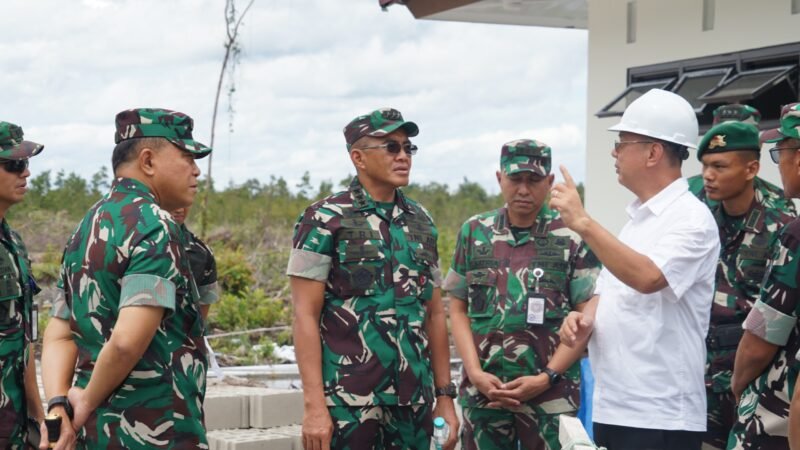 Pangdam XXII/Tambun Bungai Dampingi Sekjen Kemhan Tinjau Pembangunan Yonif TP di Kalteng