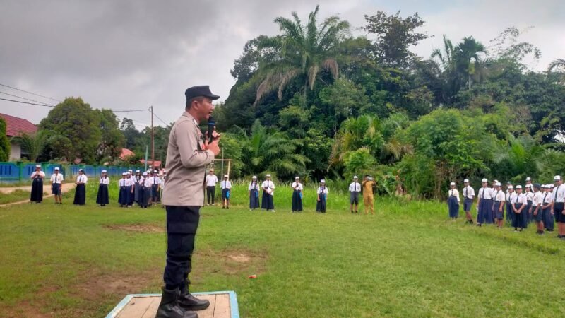 Bhabinkamtibmas Polsek Kahut Ajak Pelajar SMPN 1 Jauhi Balap Liar dan Knalpot Brong