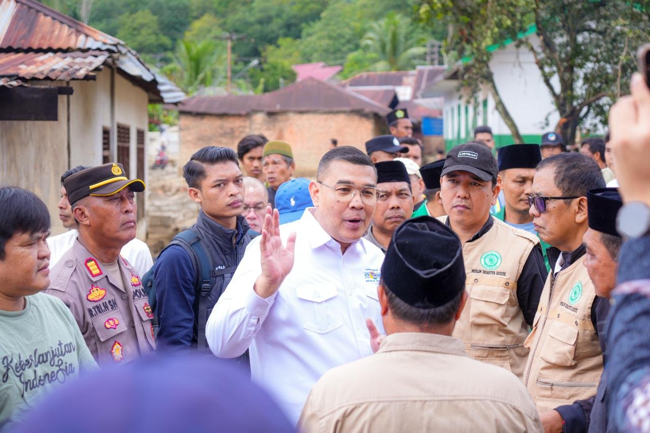 Wamen ATR/BPN Ossy Dermawan Tinjau Langsung Lokasi Bencana di Tapsel, Serahkan Bantuan dan Tampung Aspirasi Warga