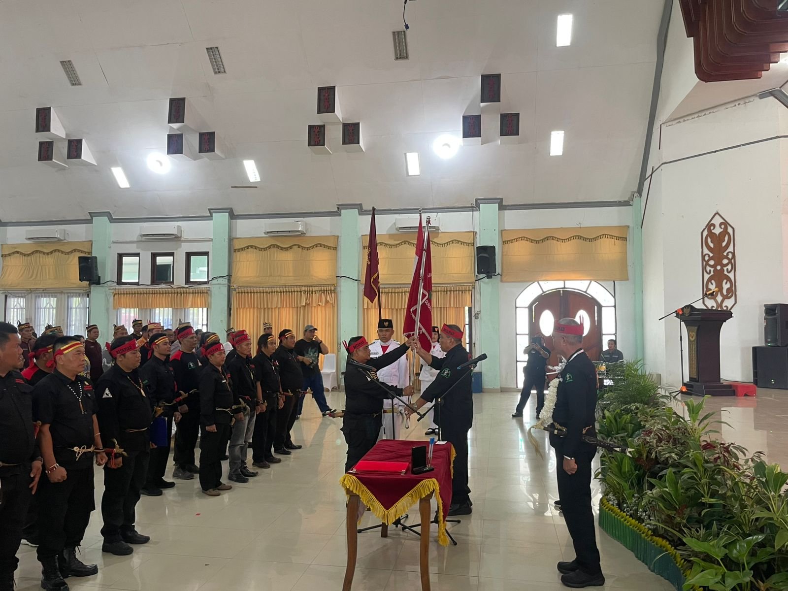 Kapolres Gumas Tegaskan Pentingnya Kolaborasi Adat dan Hukum Negara dalam Musda III DAD