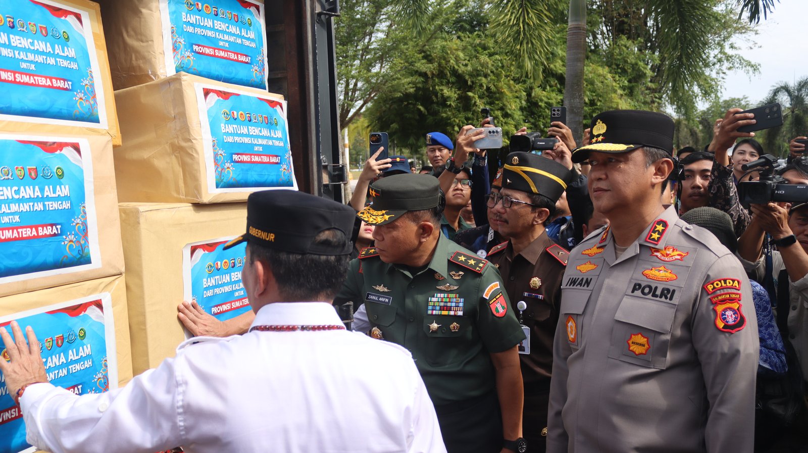 Polda Kalteng Kirim 299 Paket Bantuan, Perkuat Upaya Pemulihan Korban Bencana di Sumatera