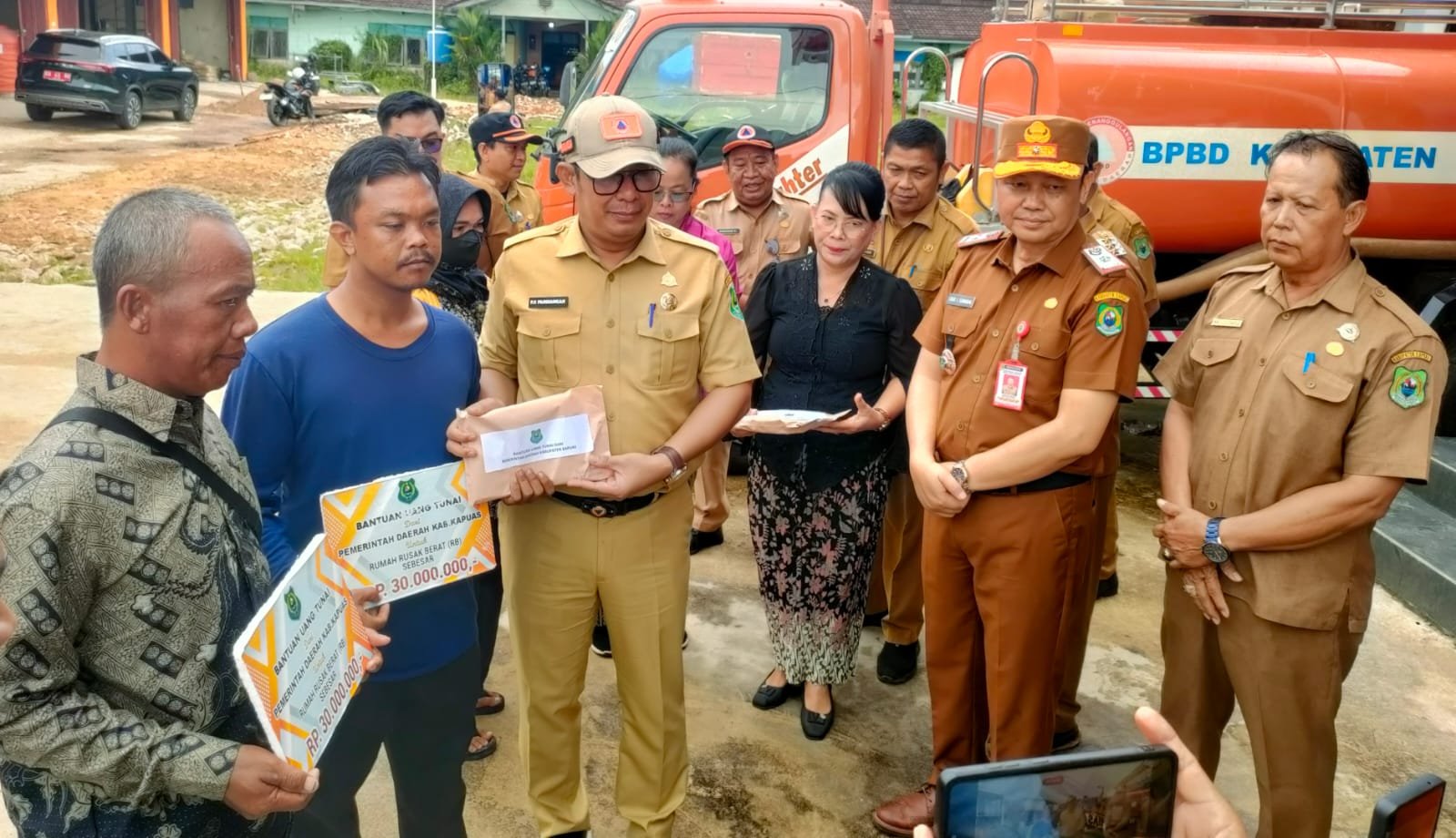 Korban Kebakaran Terima Bantuan Pemkab Kapuas, 16 KK dari Tiga Kecamatan Terdata