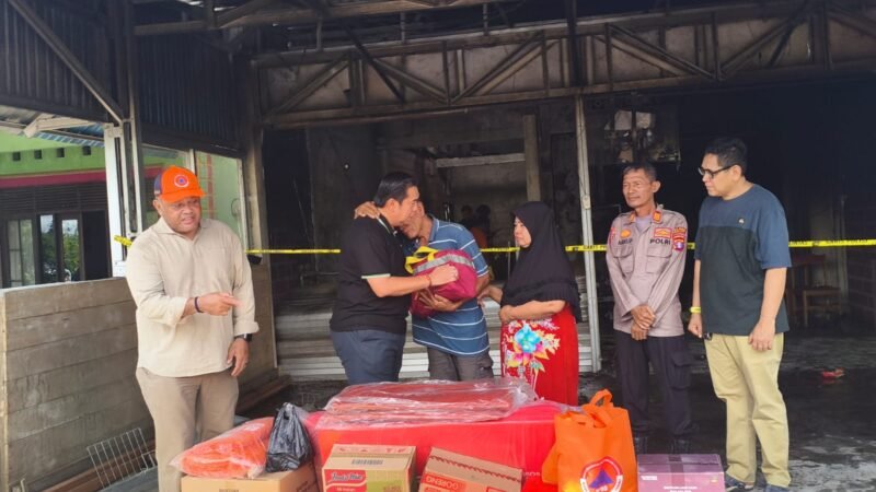 Wabup Ahmad Jayadikarta Salurkan Bantuan bagi Korban Kebakaran di Kahayan Hilir