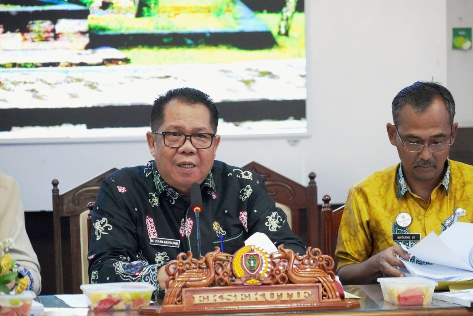 Rapat DPRD Provinsi Kalimantan Tengah Terkait Raperda Perpustakaan dan Kearsipan