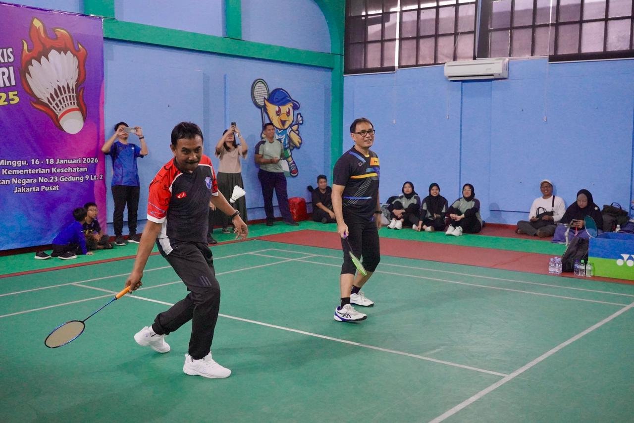 Sekjen ATR/BPN Ramaikan Laga Pembuka Kejuaraan Bulutangkis HUT ke-54 KORPRI