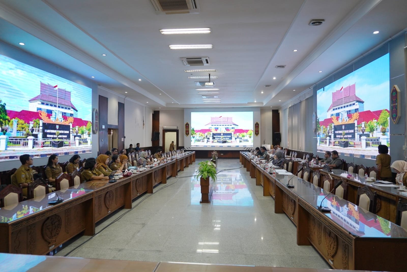 Pansus DPRD dan Tim Pemprov Kalteng Gelar Rapat Bersama Bahas Raperda Penanaman Modal dan PTSP