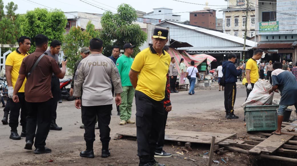 Gerakan Indonesia Asri Gaung di Palangka Raya, Kapolda Kalteng Turun Langsung Bersihkan Pasar
