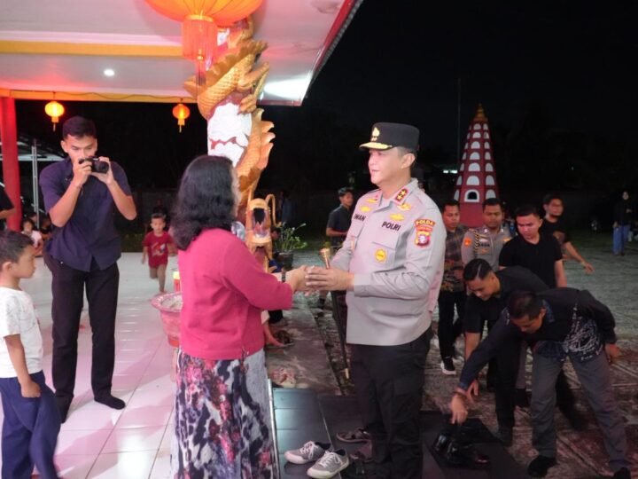 Kapolda Kalteng Tinjau Pengamanan Imlek, Pastikan Umat Beribadah Khusyuk di Vihara Avalokitesvara