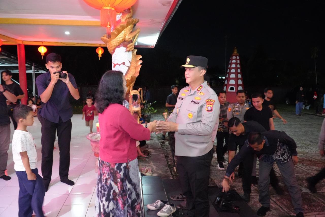 Kapolda Kalteng Tinjau Pengamanan Imlek, Pastikan Umat Beribadah Khusyuk di Vihara Avalokitesvara