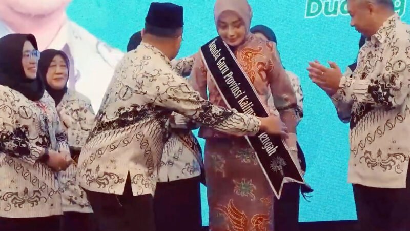 Aisyah Thisia Agustiar Sabran Dinobatkan Sebagai Bunda Guru PGRI Kalteng