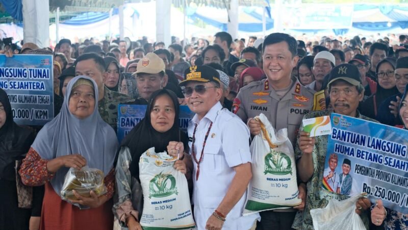 Jelang Idul Fitri dan Nyepi, Gubernur Kalteng Lakukan Penyerahan Bantuan Pangan Presiden serta BLT KHBS di Kotawaringin Barat