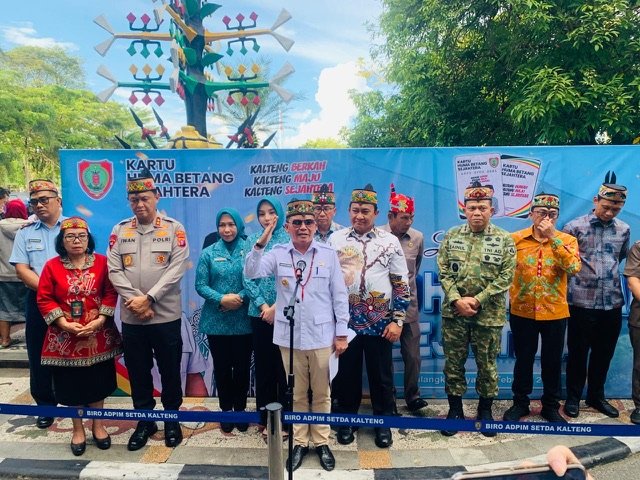 Gubernur Agustiar Sabran Lepas Bansos Kartu Huma Betang Sejahtera