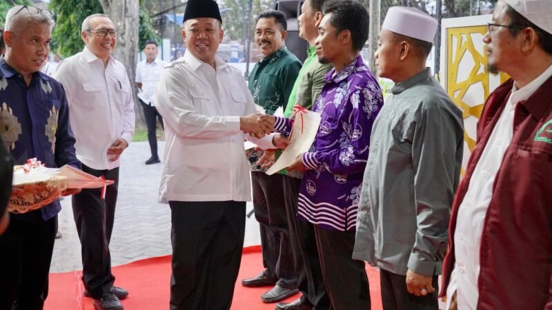 Menteri Nusron Wahid Serahkan 33 Sertipikat Tanah Wakaf di Sulteng, Dorong Percepatan Legalitas Aset Keagamaan