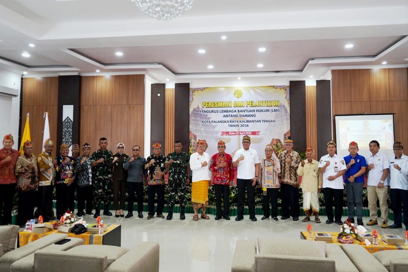 Sahli Darliansjah Hadiri Pelantikan dan Pengukuhan Pengurus LBH Antang Damang