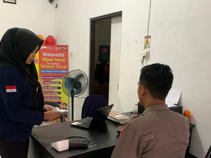 Hangat dan Dekat, Sidokkes Polresta Palangka Raya Layani Kesehatan Personel hingga Warga