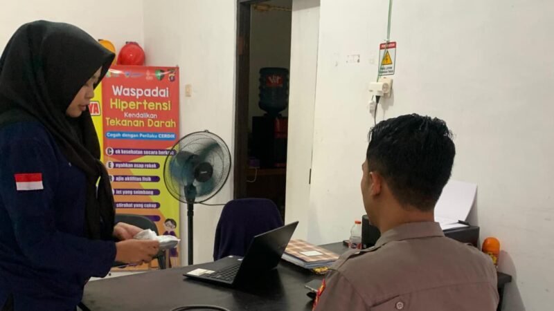 Hangat dan Dekat, Sidokkes Polresta Palangka Raya Layani Kesehatan Personel hingga Warga